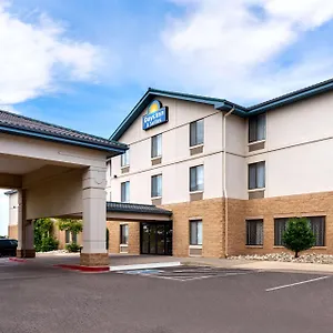 ** Hotel Days & By Wyndham International Airport États-Unis